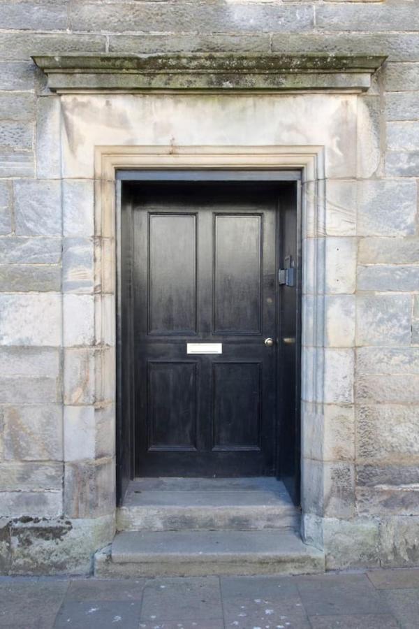 Remarkable 2-Bed Apartment In Culross Exterior photo